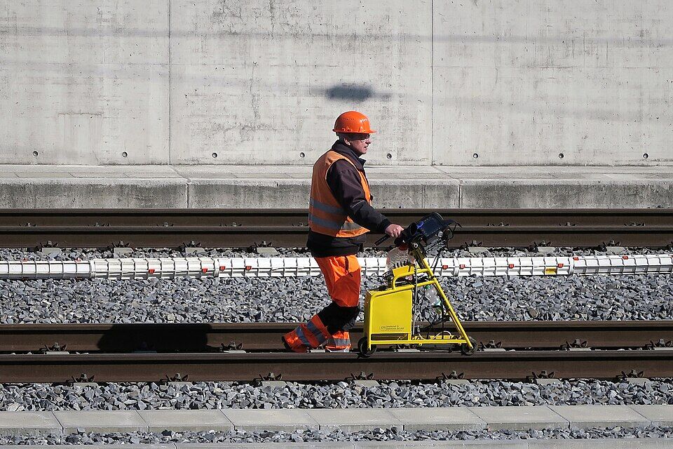 Illustrative photo of ultrasonic rail testing with a track-mounted inspection trolley